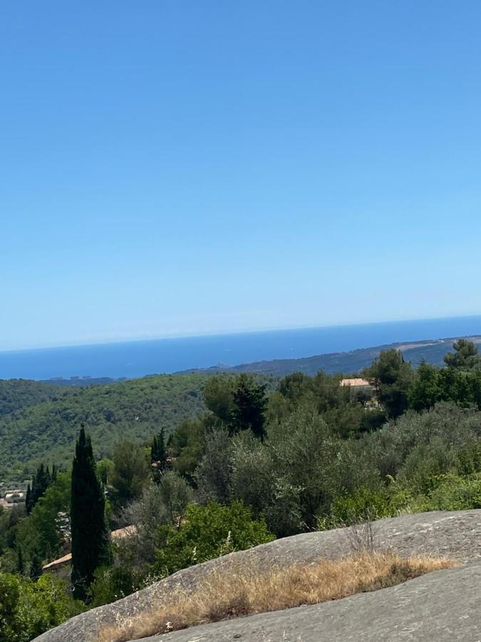 Charmant Appartement Au Coeur Du Village Tourrettes-sur-Loup Exterior photo